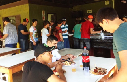 Colaboradores comemoram Dia do Trabalho com almoço Lajes Patagonia